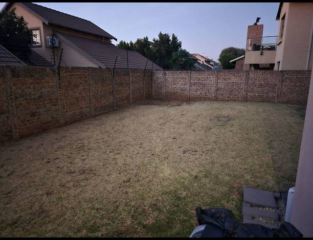 4 BEDROOM CLUSTER FOR SALE IN POMONA